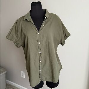 Universal Thread Sage Green Casual Button Down Shirt